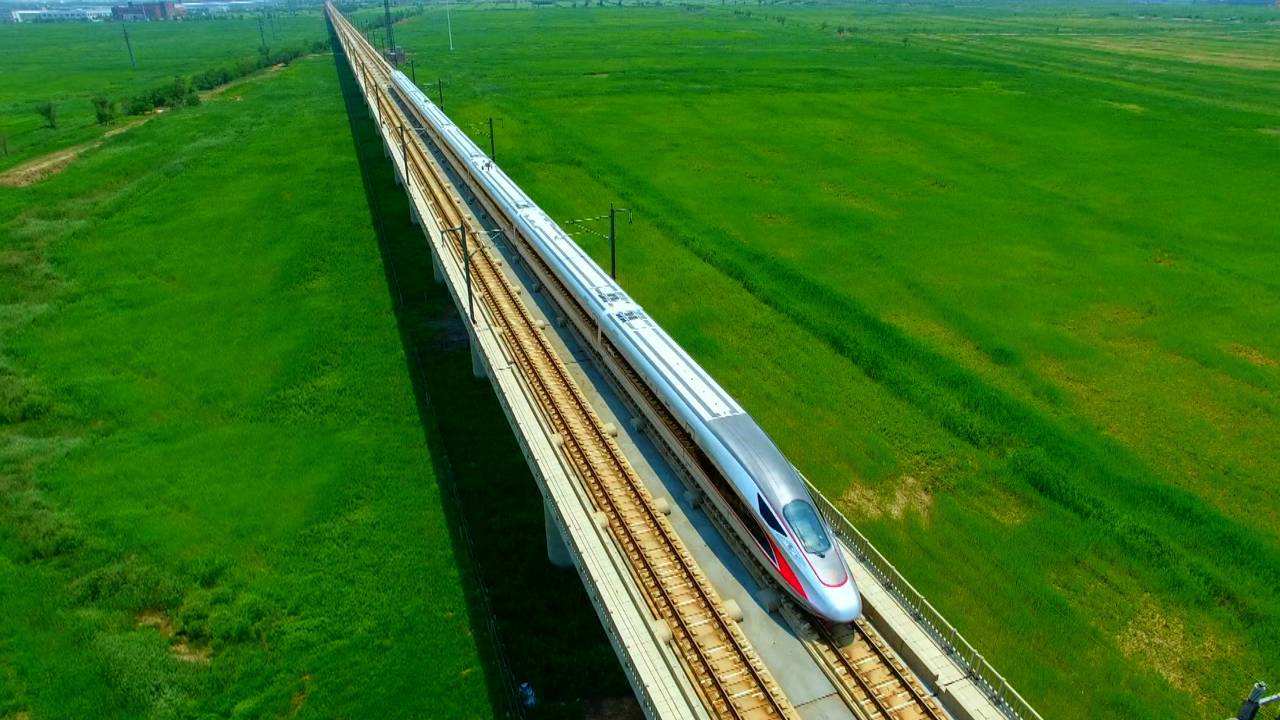 京津城际铁路十年运送旅客2.5亿人次 已全部更换为      “复兴号”